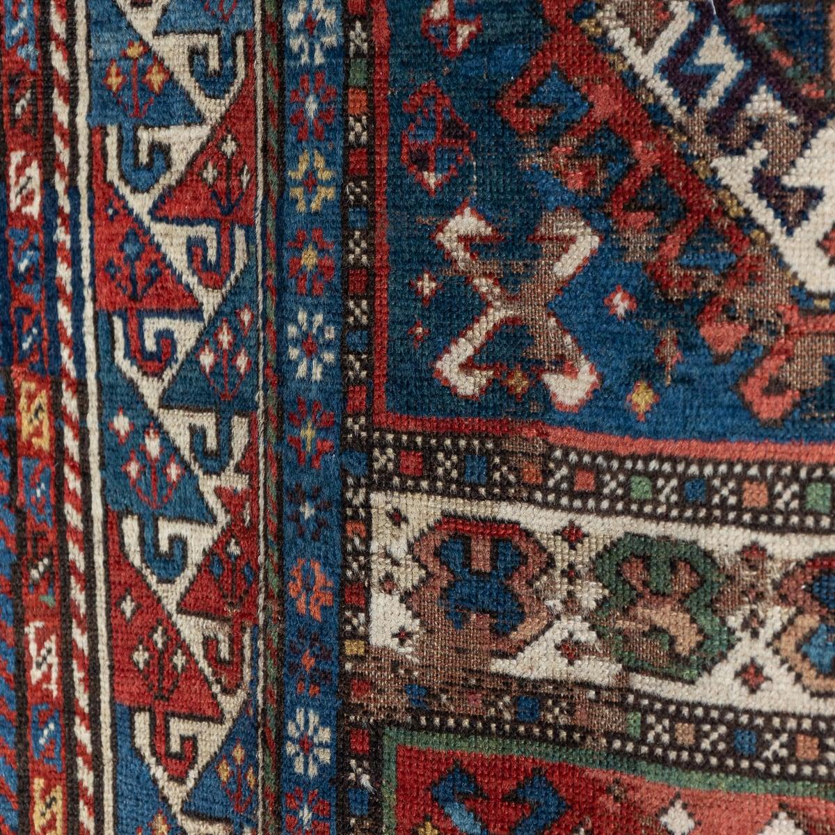 Antiquité 20ème siècle Tapis de course Kazak fait à la main c.1920 Bon état - En vente à Royal Tunbridge Wells, Kent