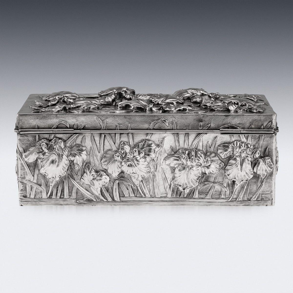 Antique 20th Century Japanese Solid Silver Iris Flower Cigar Humidor Box c.1900 In Good Condition For Sale In Royal Tunbridge Wells, Kent