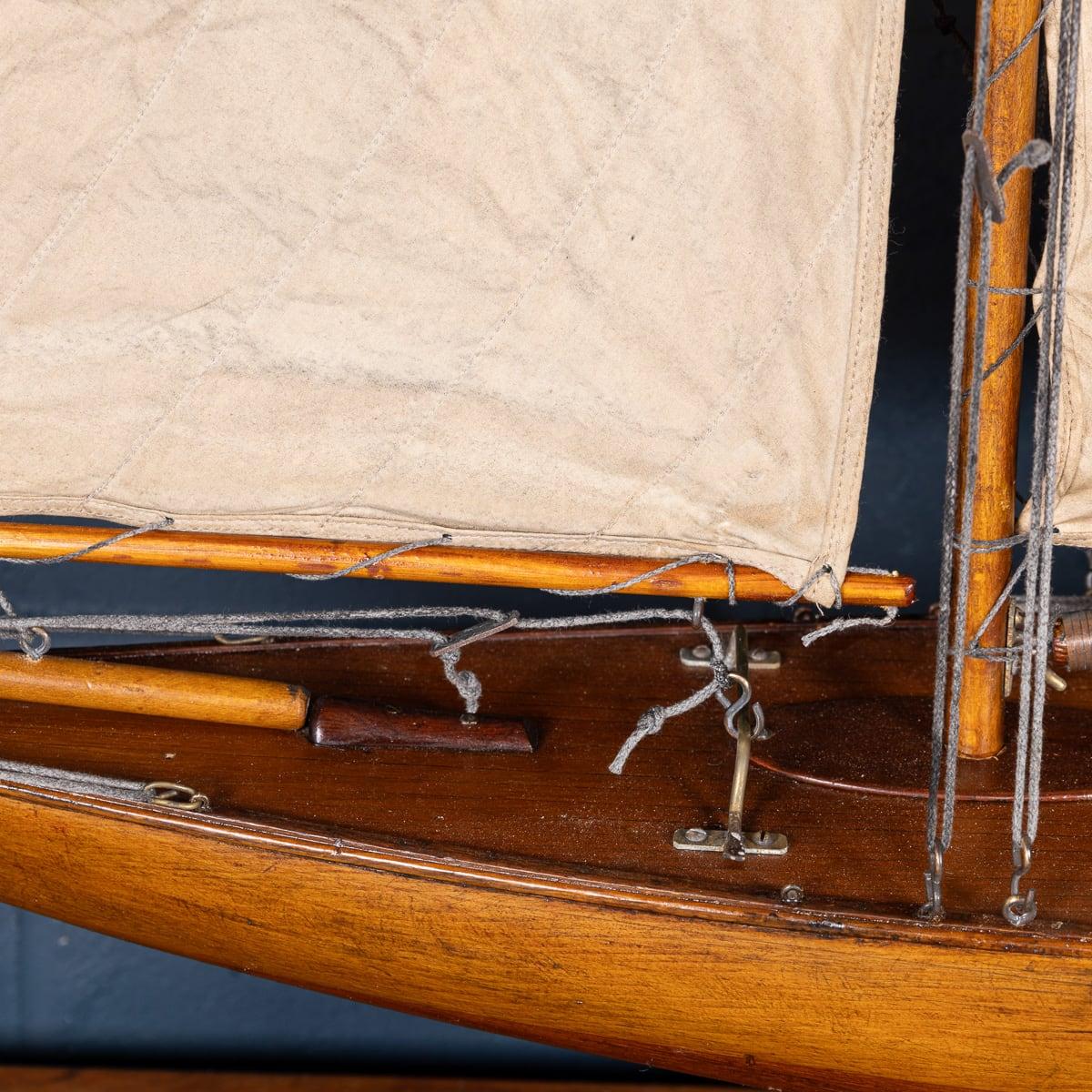 Antique 20th Century Large English Carved Hull Pond Yacht c.1910 14