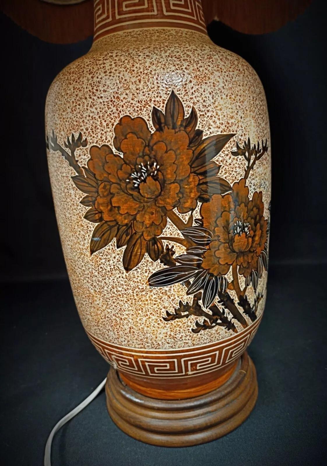 Grande base de lampe et abat-jour anciens du 20e siècle avec décoration - 2Y181 en vente 4