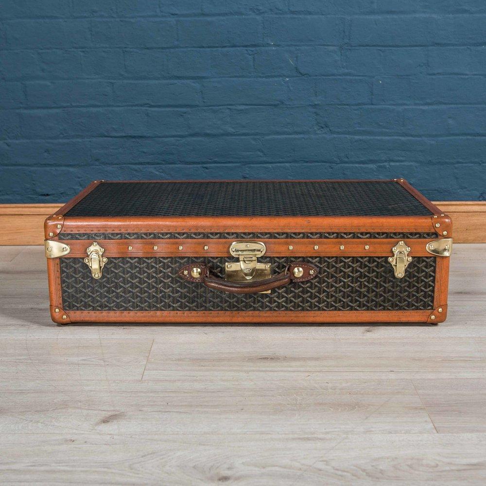 A wonderful and rare Goyard suitcase, French, circa 1930.

Please note that our interior pieces are located at our interior design showroom in Northamptonshire.

Size:

Height 22cm
Width 80cm
Depth 50cm.