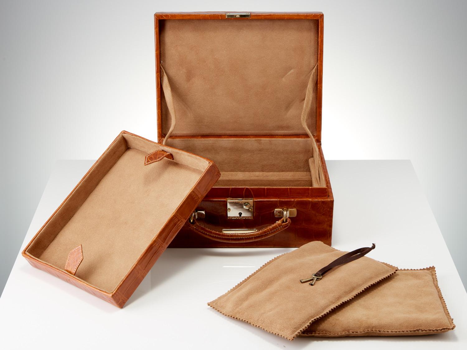 Antique 20th Century Leather Travel Case For Jewellery Circa 1930 In Excellent Condition For Sale In London, GB