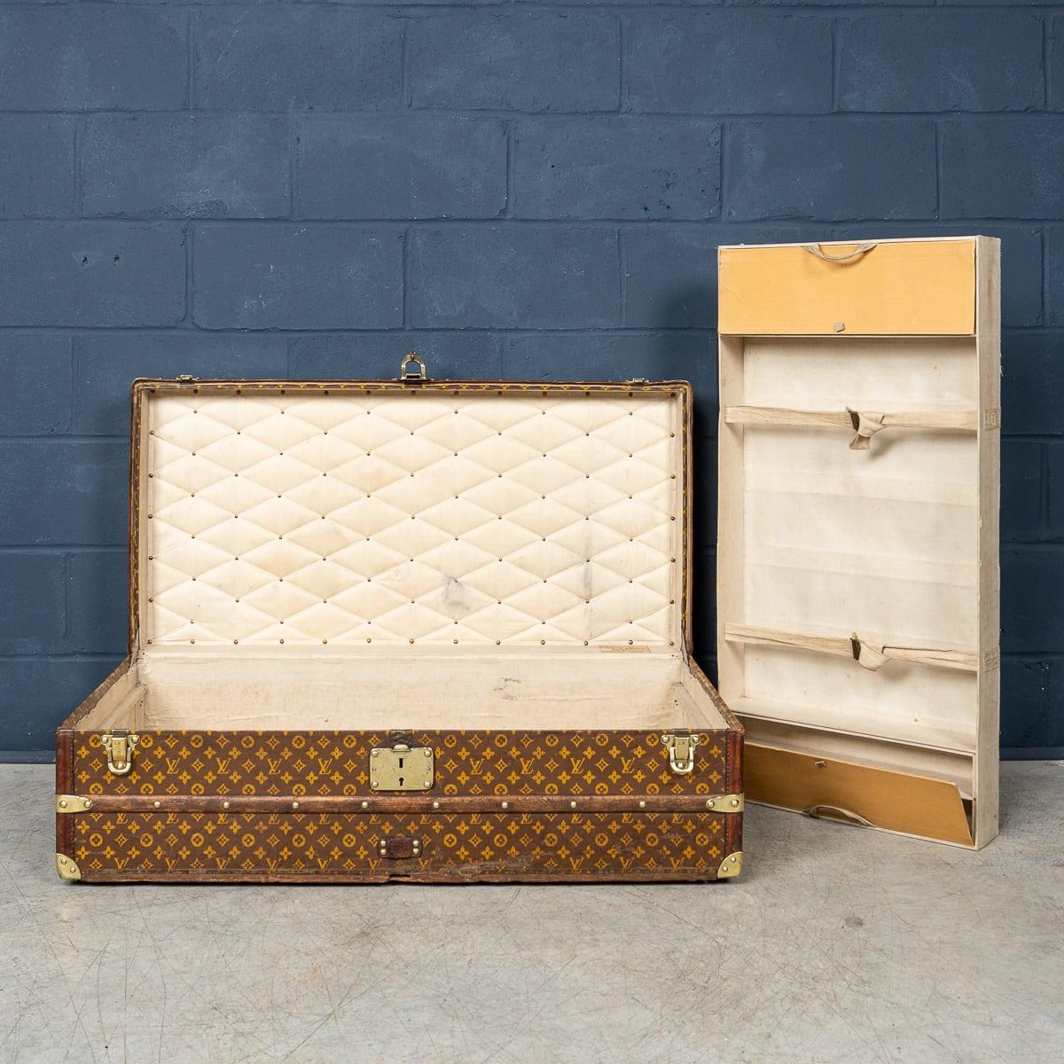 Antiquité 20ème siècle Louis Vuitton Cabine Trunk In Monogram Canvas, France c.1910 en vente 3