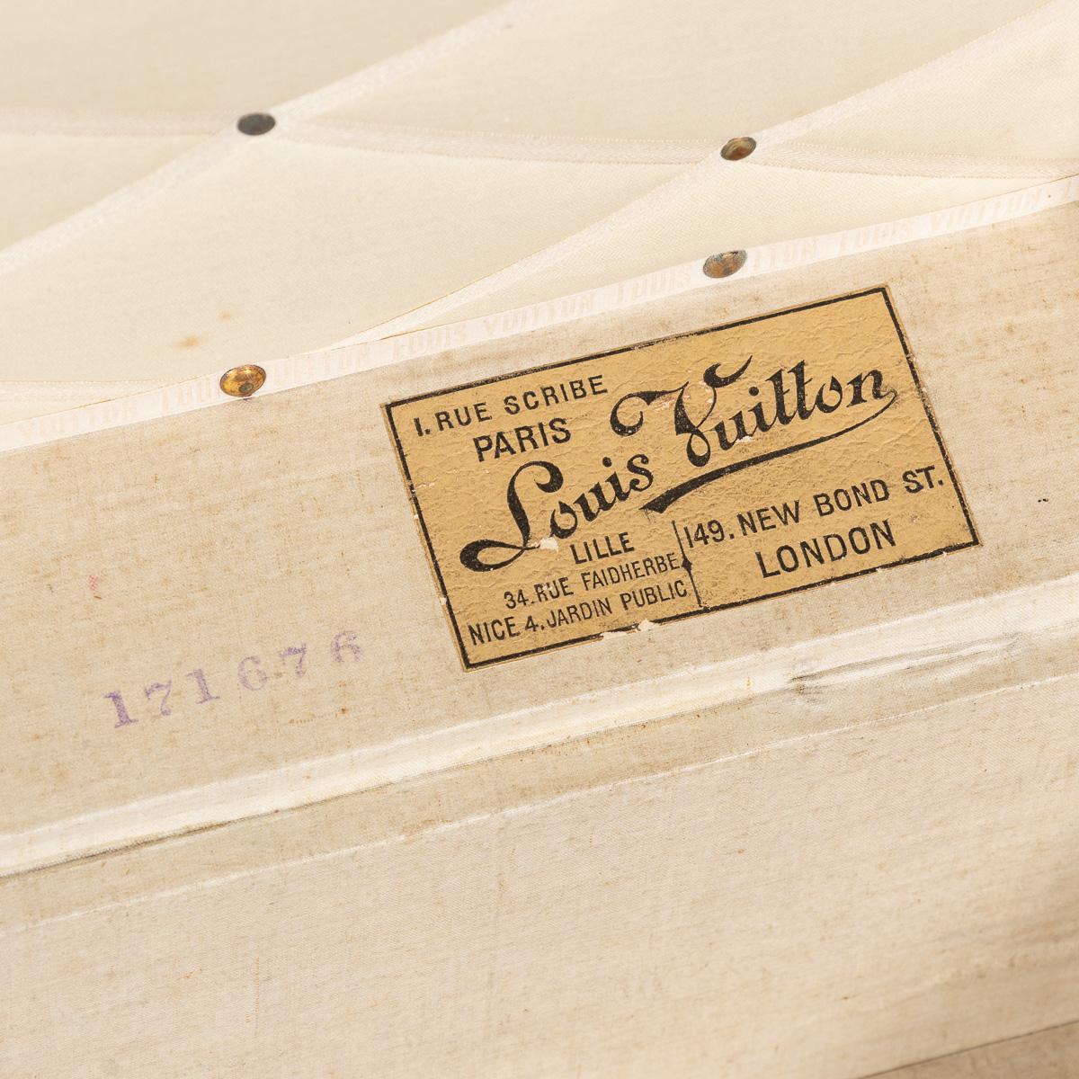 Antiquité 20ème siècle Louis Vuitton Cabine Trunk In Monogram Canvas, France c.1910 en vente 4