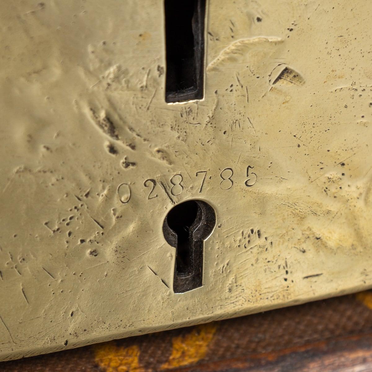 Antiquité 20ème siècle Louis Vuitton Cabine Trunk In Monogram Canvas, France c.1910 en vente 6