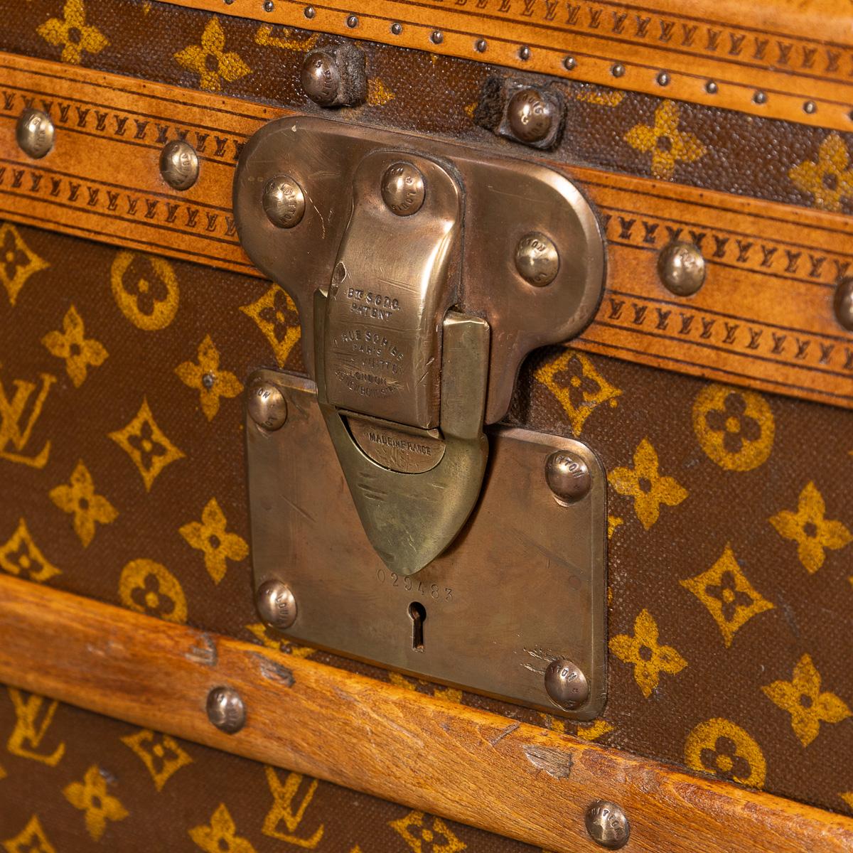 Antiquité 20ème siècle Louis Vuitton Cabine Trunk In Monogram Canvas, France c.1910 en vente 9