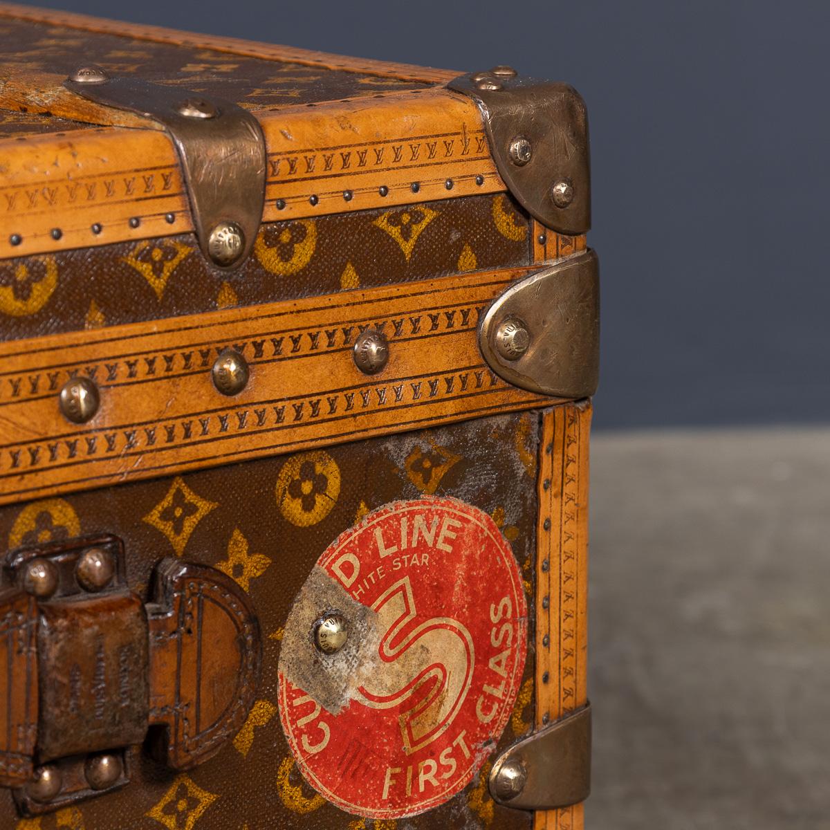 Antiquité 20ème siècle Louis Vuitton Cabine Trunk In Monogram Canvas, France c.1910 en vente 12
