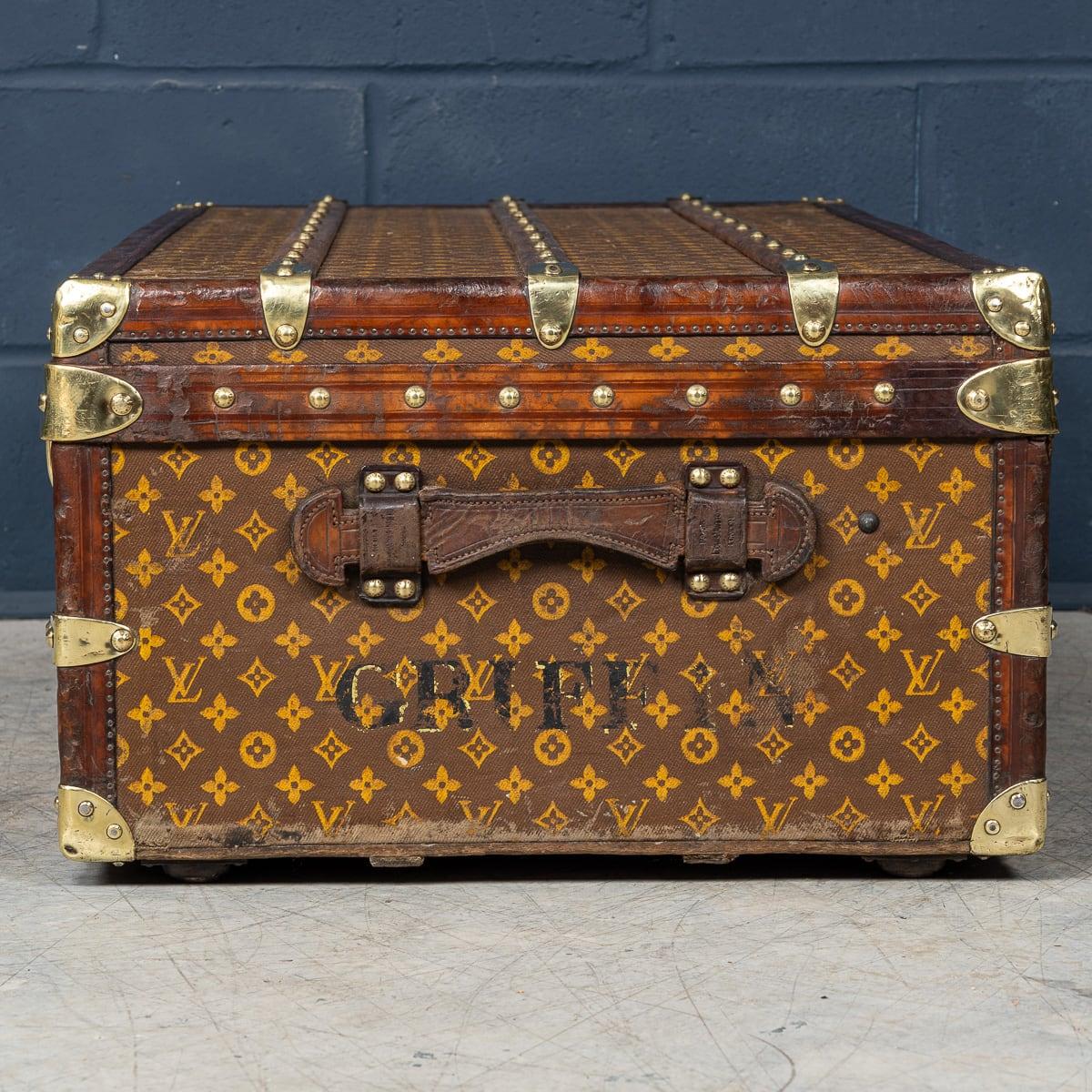 Français Antiquité 20ème siècle Louis Vuitton Cabine Trunk In Monogram Canvas, France c.1910 en vente