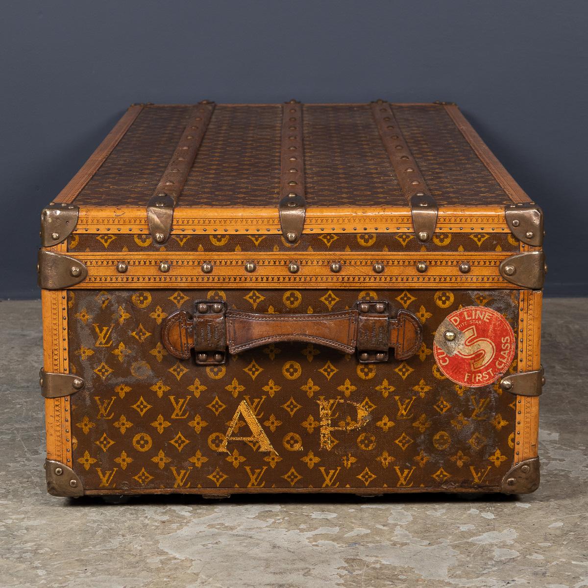 Français Antiquité 20ème siècle Louis Vuitton Cabine Trunk In Monogram Canvas, France c.1910 en vente