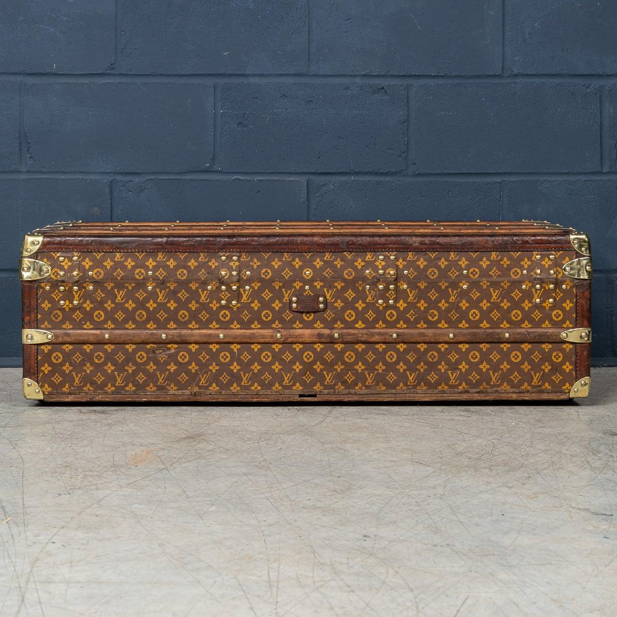 Antiquité 20ème siècle Louis Vuitton Cabine Trunk In Monogram Canvas, France c.1910 Bon état - En vente à Royal Tunbridge Wells, Kent