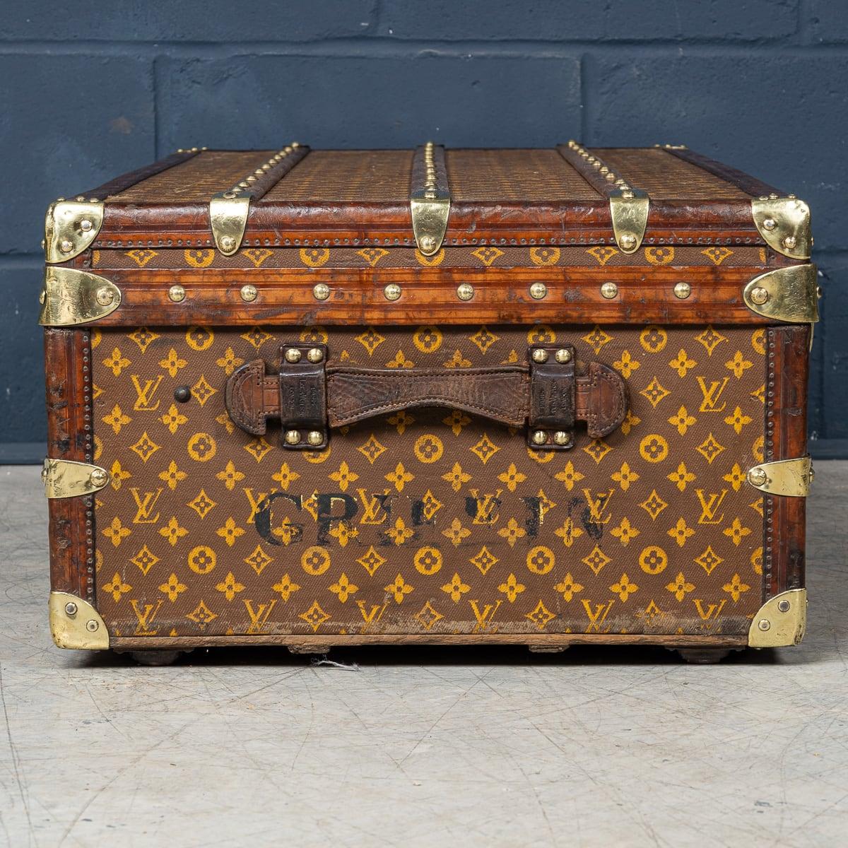 20ième siècle Antiquité 20ème siècle Louis Vuitton Cabine Trunk In Monogram Canvas, France c.1910 en vente
