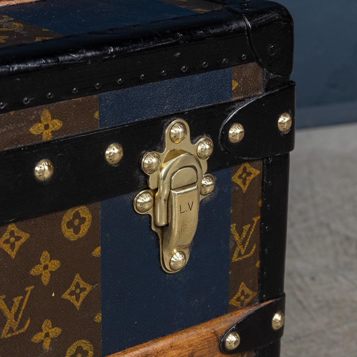 Antiquité 20ème siècle Louis Vuitton Cabine Trunk In Monogram Canvas, France c.1920 en vente 4