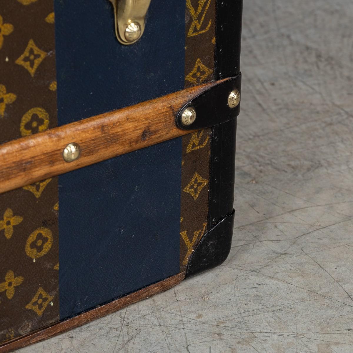 Antiquité 20ème siècle Louis Vuitton Cabine Trunk In Monogram Canvas, France c.1920 en vente 5
