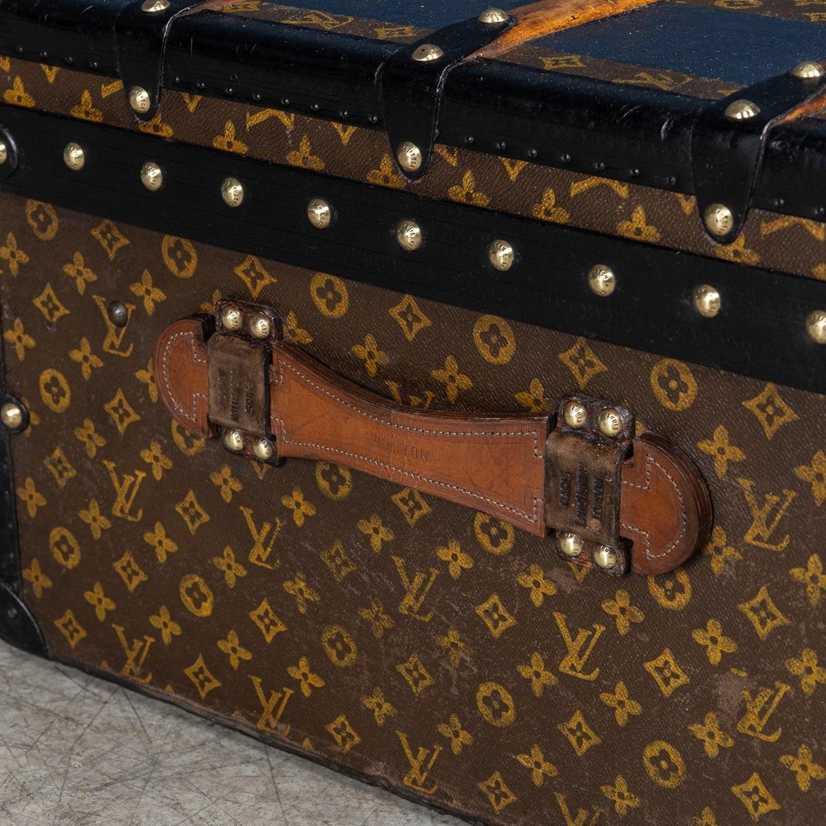Antiquité 20ème siècle Louis Vuitton Cabine Trunk In Monogram Canvas, France c.1920 en vente 6