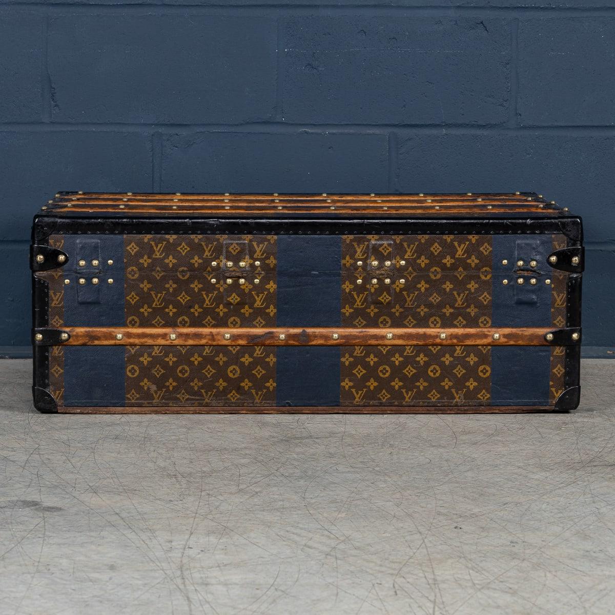 Français Antiquité 20ème siècle Louis Vuitton Cabine Trunk In Monogram Canvas, France c.1920 en vente