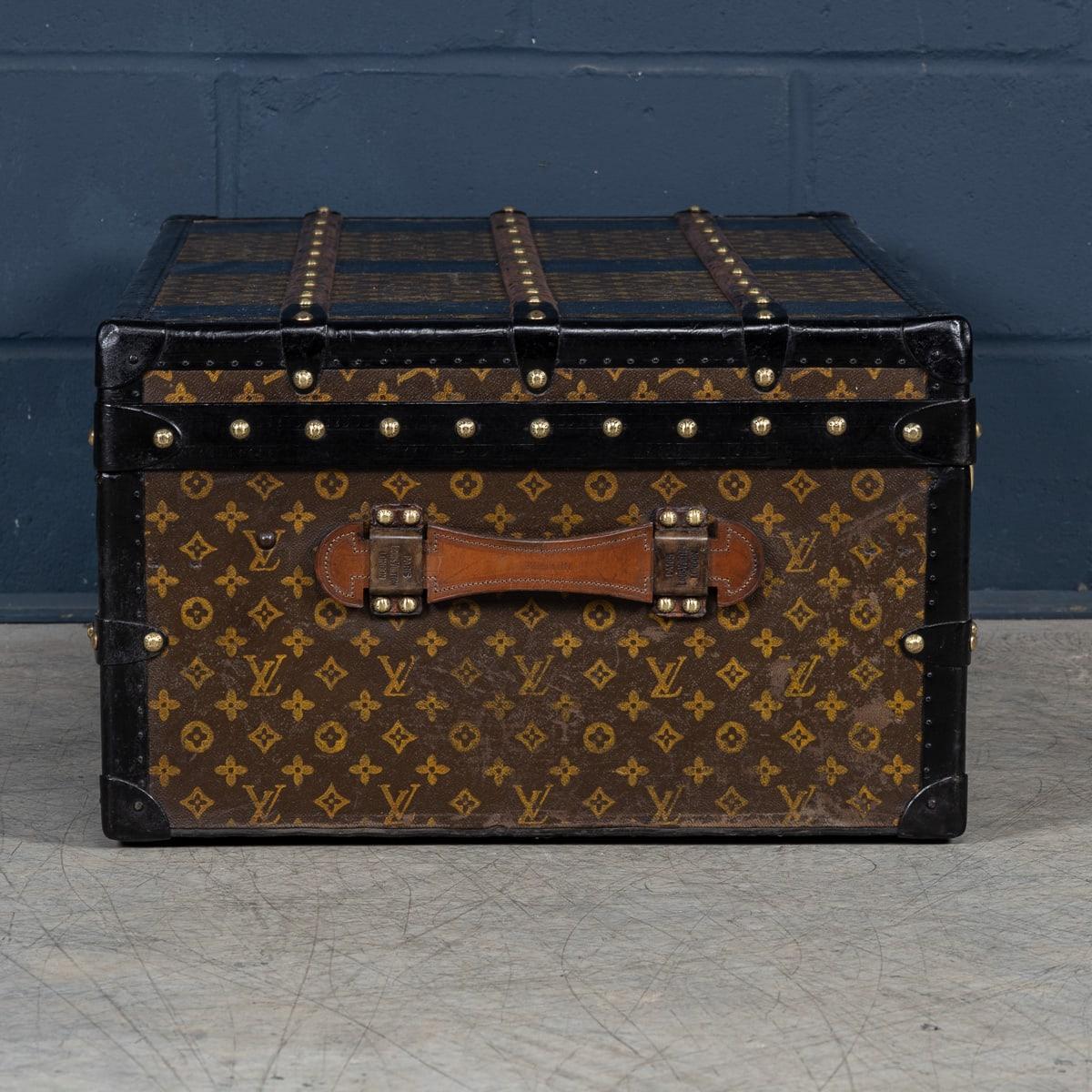 Antiquité 20ème siècle Louis Vuitton Cabine Trunk In Monogram Canvas, France c.1920 Bon état - En vente à Royal Tunbridge Wells, Kent