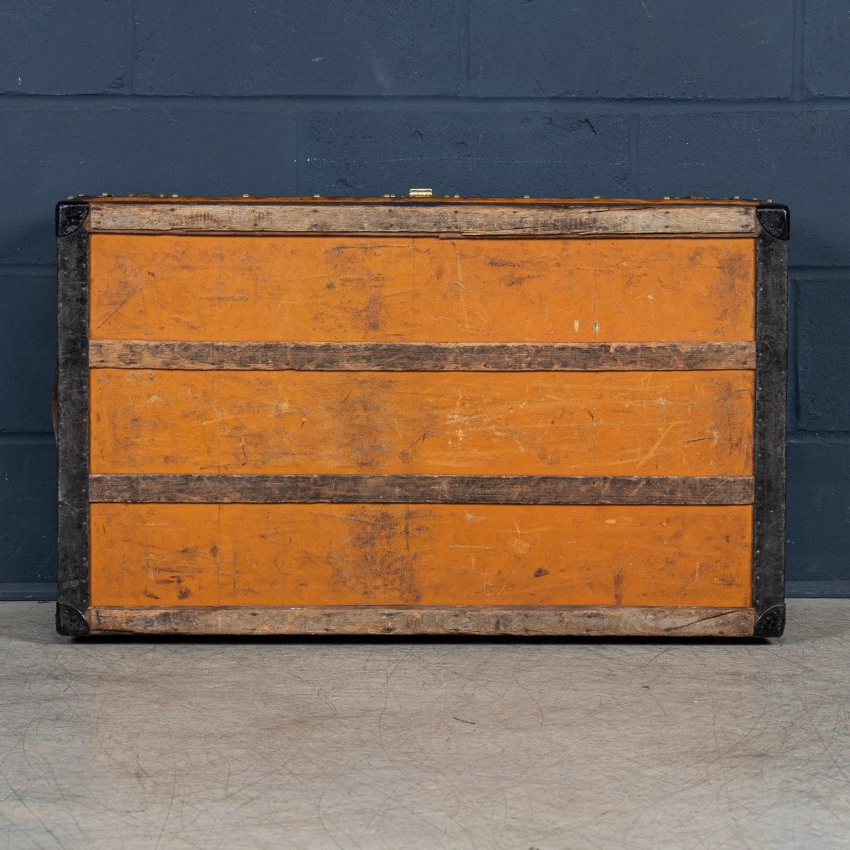 20ième siècle Antiquité 20ème siècle Louis Vuitton Cabine Trunk In Monogram Canvas, France c.1920 en vente
