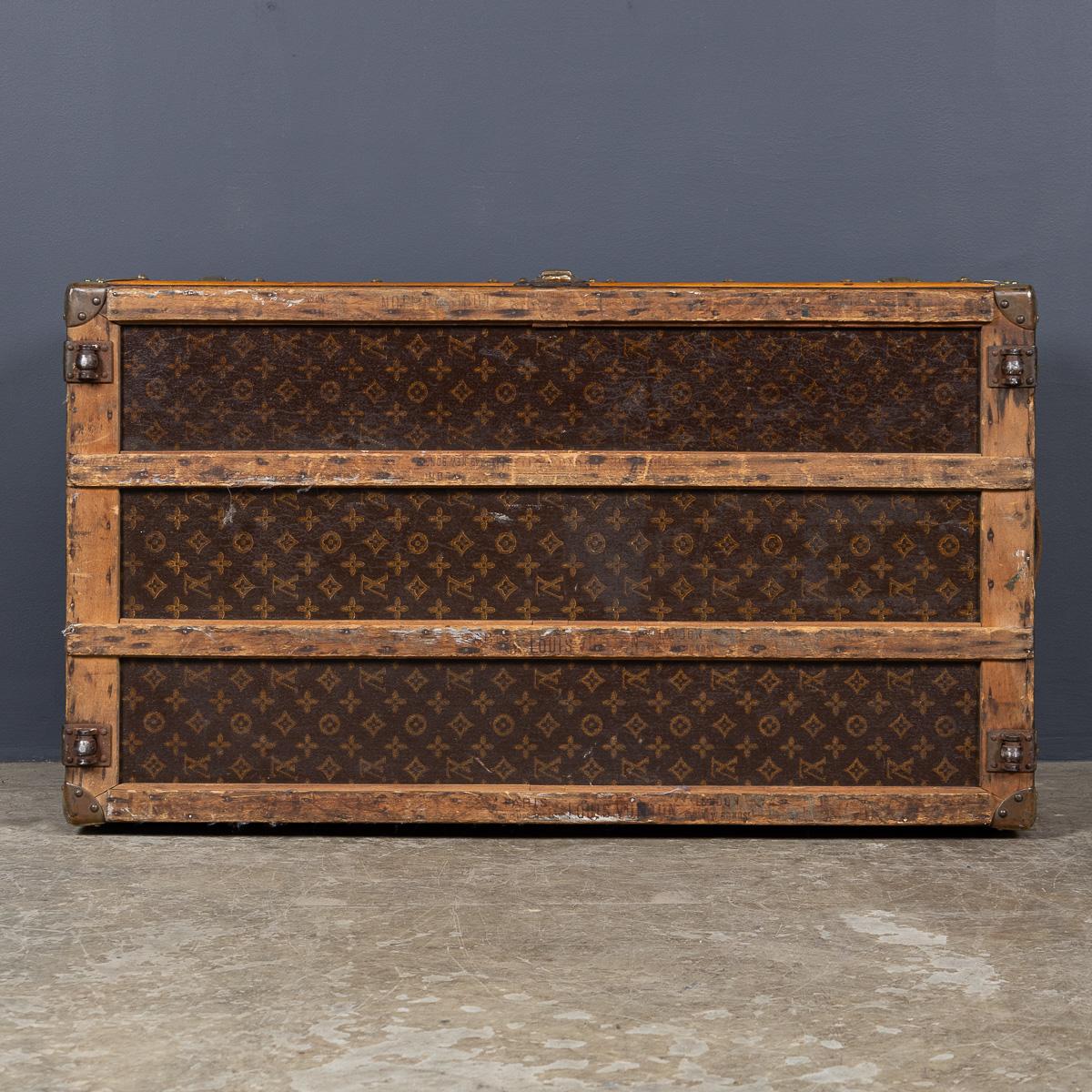 Antique 20th Century Louis Vuitton Cabin Trunk In Monogram Canvas, France c.1920 For Sale 1