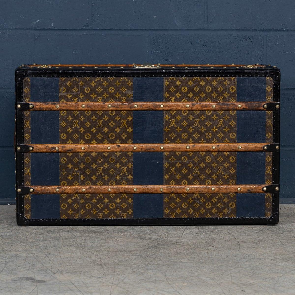 Laiton Antiquité 20ème siècle Louis Vuitton Cabine Trunk In Monogram Canvas, France c.1920 en vente