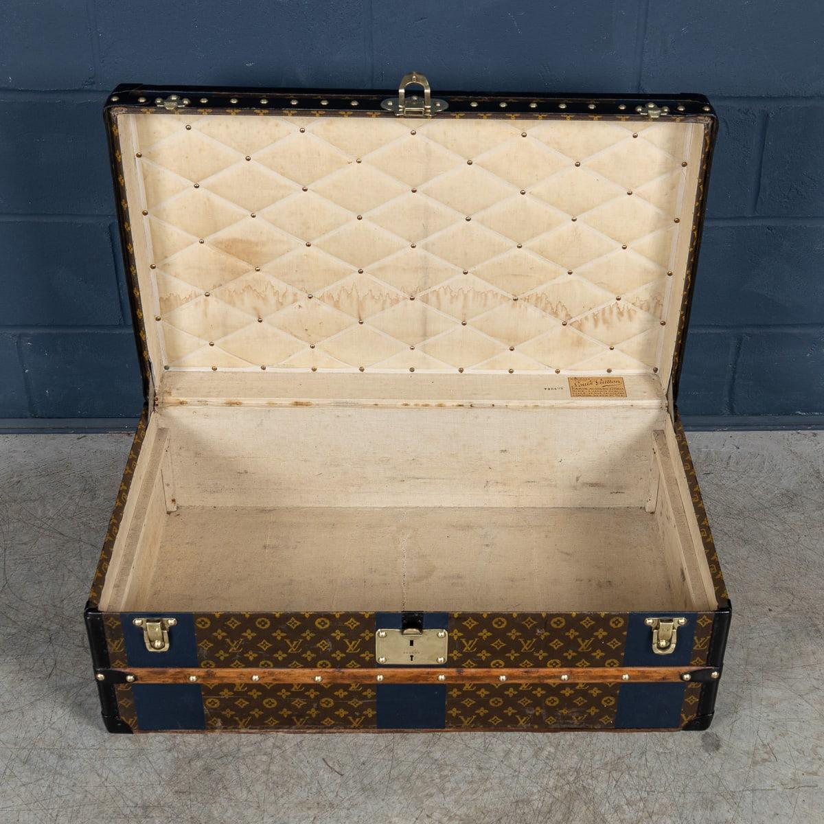 Antiquité 20ème siècle Louis Vuitton Cabine Trunk In Monogram Canvas, France c.1920 en vente 1