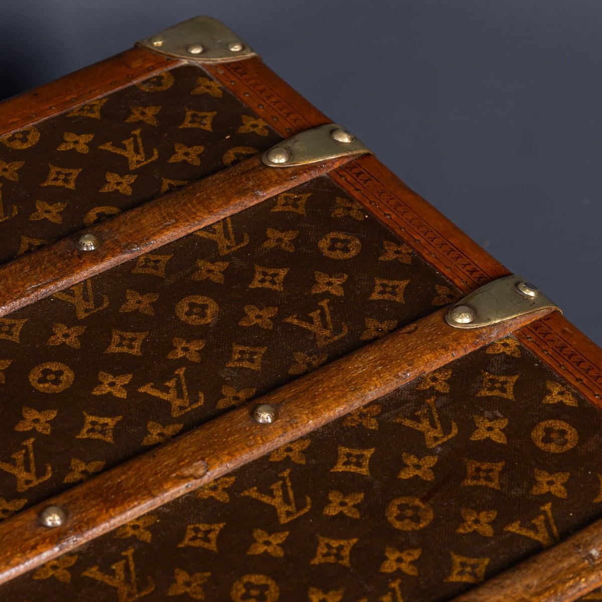 Antique 20th Century Louis Vuitton Courier Trunk In Monogram Canvas c.1910 8