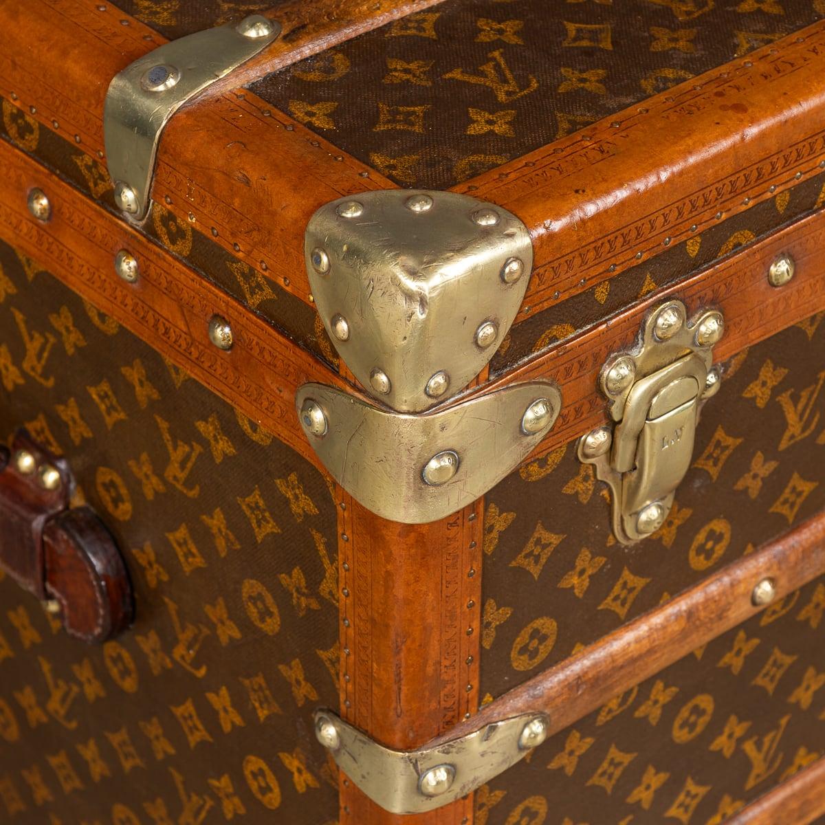 Antique 20th Century Louis Vuitton Courier Trunk In Monogram Canvas c.1910 12