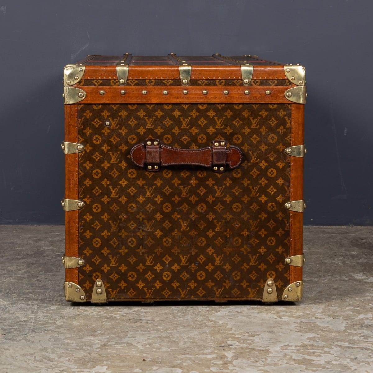 Antique 20th Century Louis Vuitton Courier Trunk In Monogram Canvas c.1910 In Good Condition In Royal Tunbridge Wells, Kent