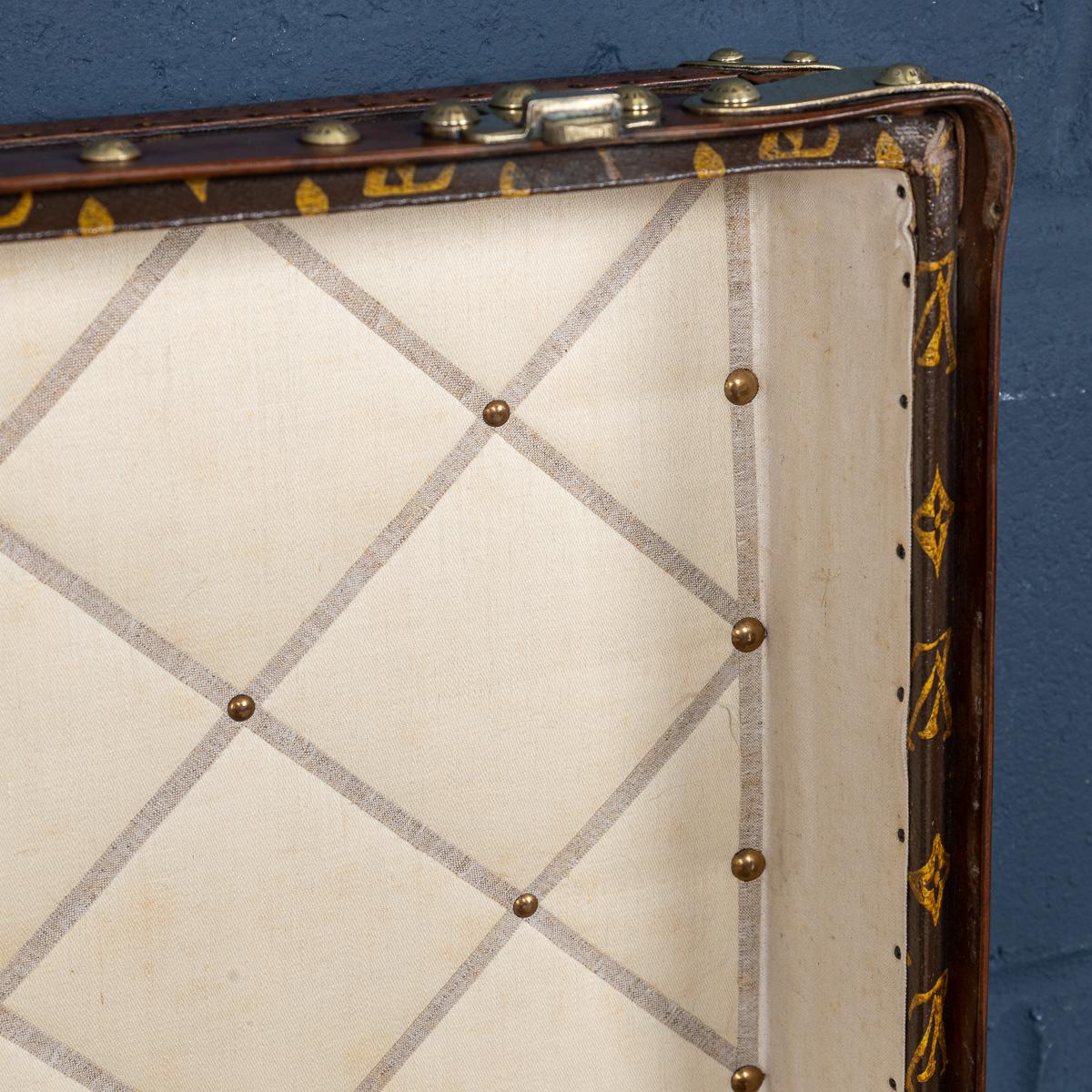 Antique 20th Century Louis Vuitton Hat Trunk In Monogram Canvas, France c.1920 For Sale 11