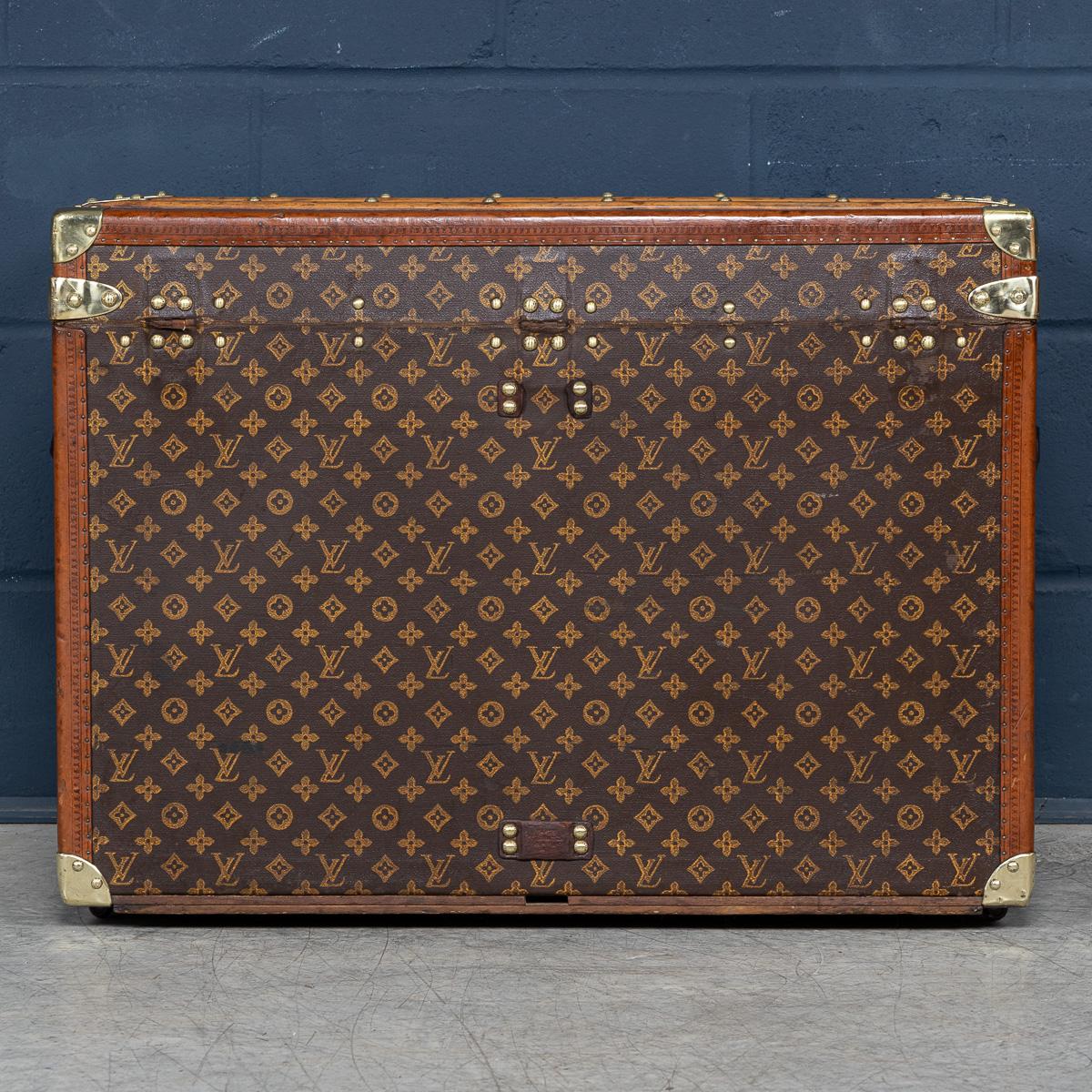 Ancienne malle à chapeau Louis Vuitton du 20ème siècle en toile monogrammée, France vers 1920 Bon état - En vente à Royal Tunbridge Wells, Kent