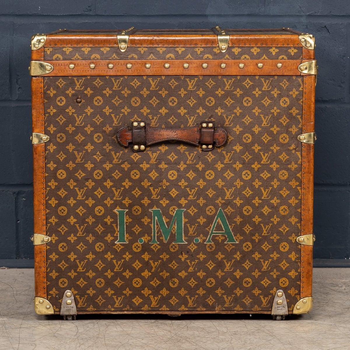 Antique 20th Century Louis Vuitton Hat Trunk In Monogram Canvas, France c.1920 For Sale 1