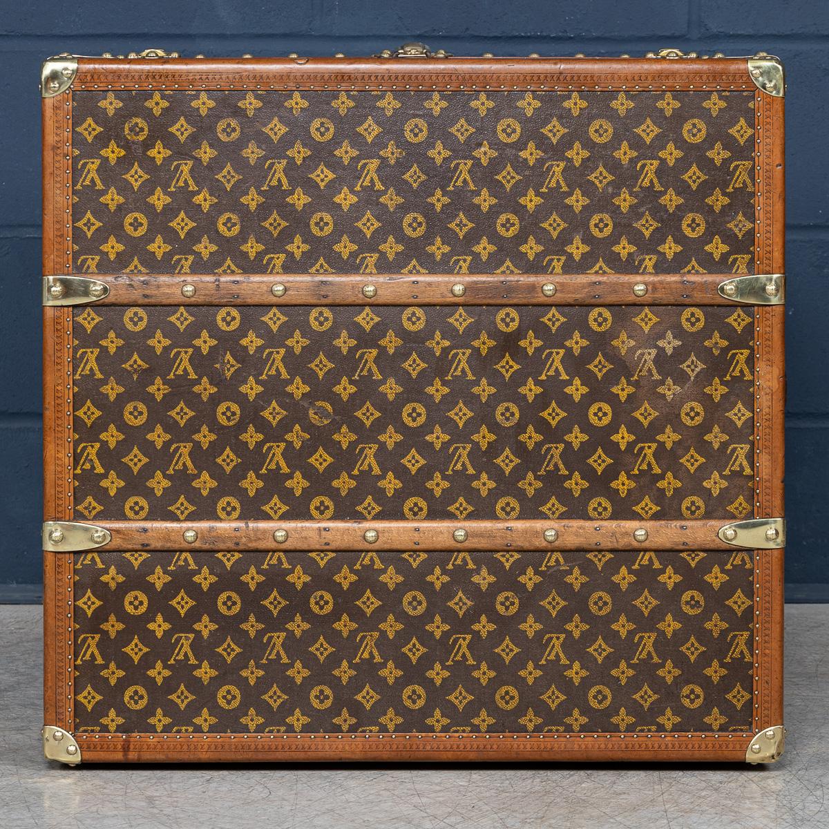 Antique 20th Century Louis Vuitton Hat Trunk In Monogram Canvas, France c.1920 For Sale 2