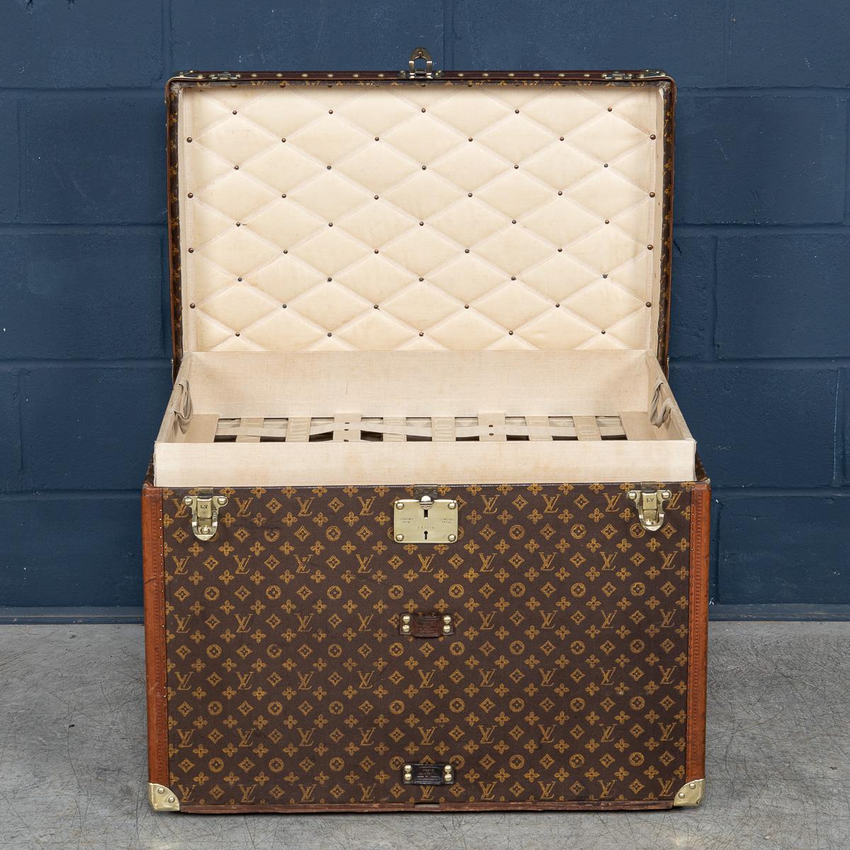 Ancienne malle à chapeau Louis Vuitton du 20ème siècle en toile monogrammée, France vers 1920 en vente 2