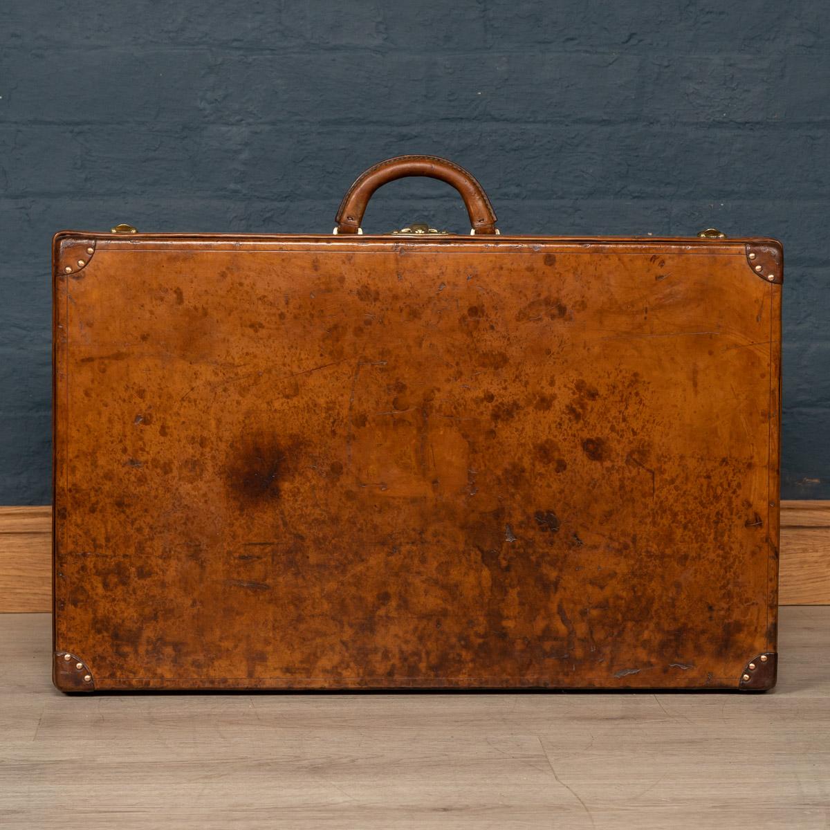 20th Century Louis Vuitton Suitcase in Natural Cow Hide, France, circa 1900 1