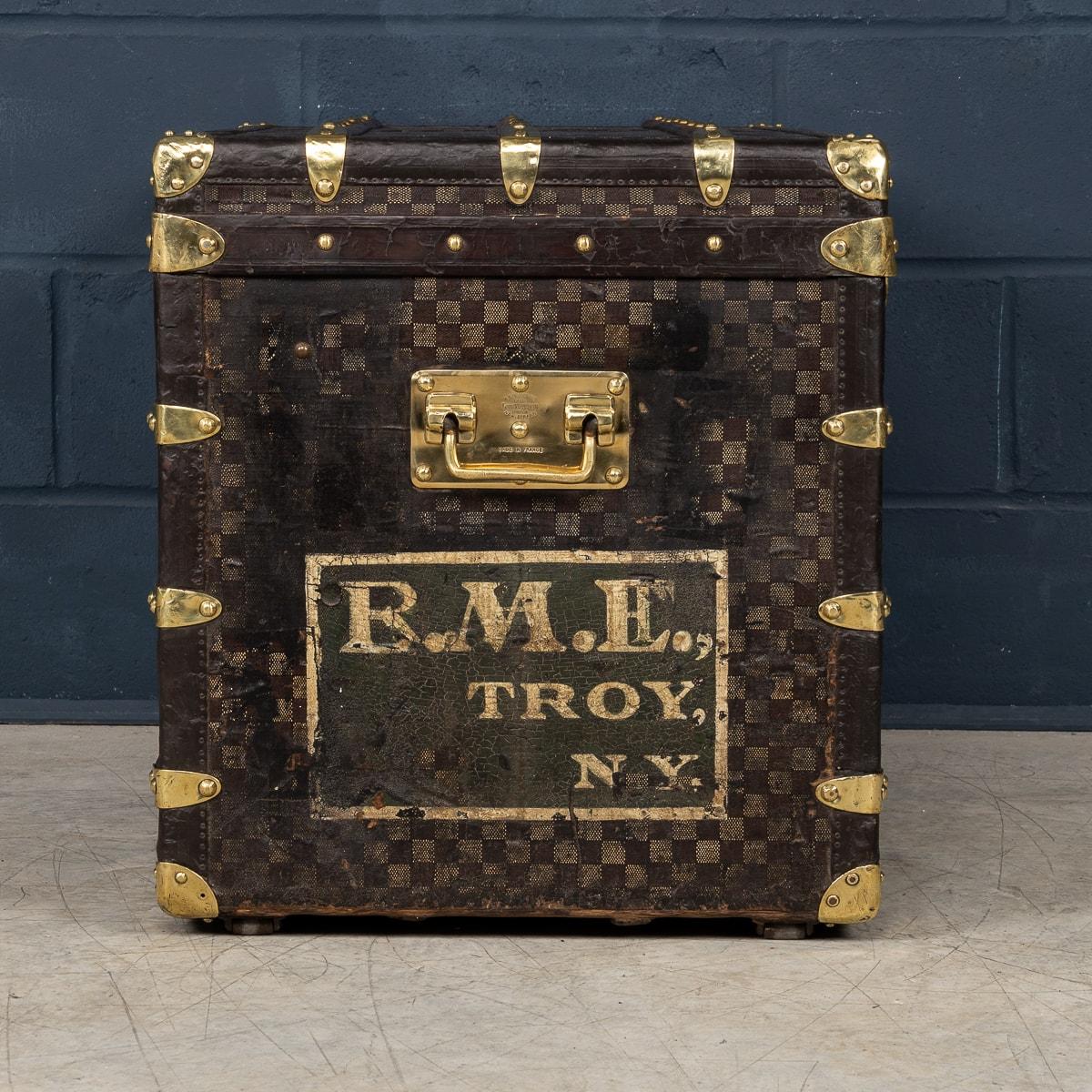 Antique 20th Century Louis Vuitton Trunk In Damier Canvas, France c.1900 In Good Condition In Royal Tunbridge Wells, Kent
