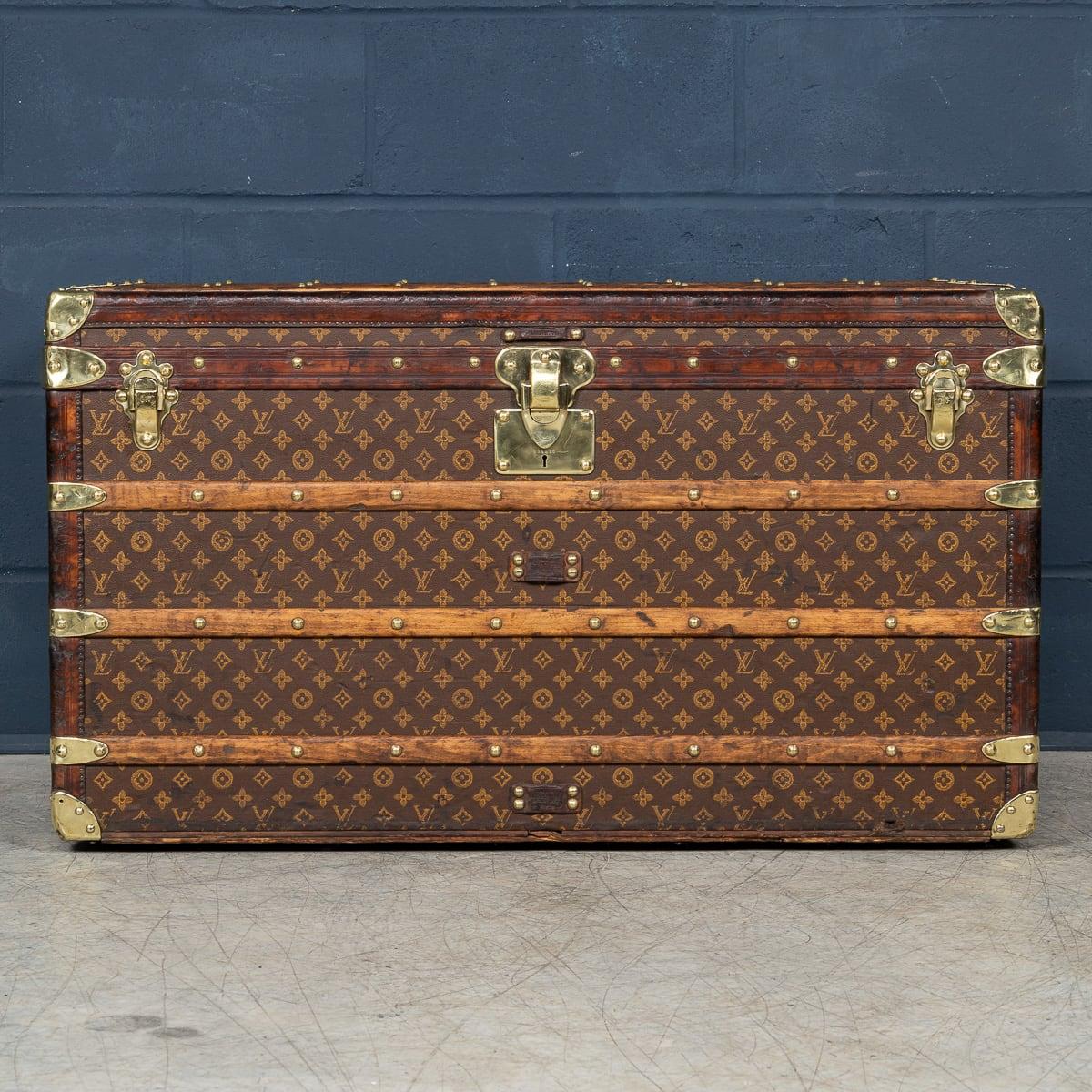 Antike Louis Vuitton-Truhe des 20. Jahrhunderts aus Monogramm-Leinwand mit Monogramm, Frankreich um 1900 (Französisch) im Angebot