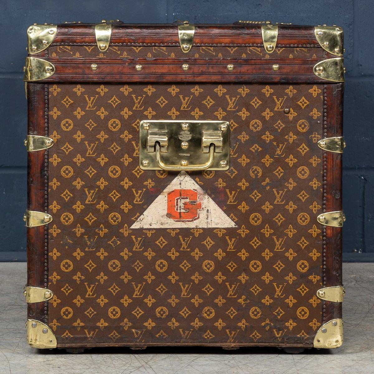 Antike Louis Vuitton-Truhe des 20. Jahrhunderts aus Monogramm-Leinwand mit Monogramm, Frankreich um 1900 im Zustand „Gut“ im Angebot in Royal Tunbridge Wells, Kent