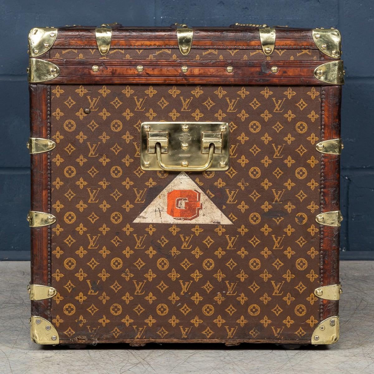 Antike Louis Vuitton-Truhe des 20. Jahrhunderts aus Monogramm-Leinwand mit Monogramm, Frankreich um 1900 im Angebot 1
