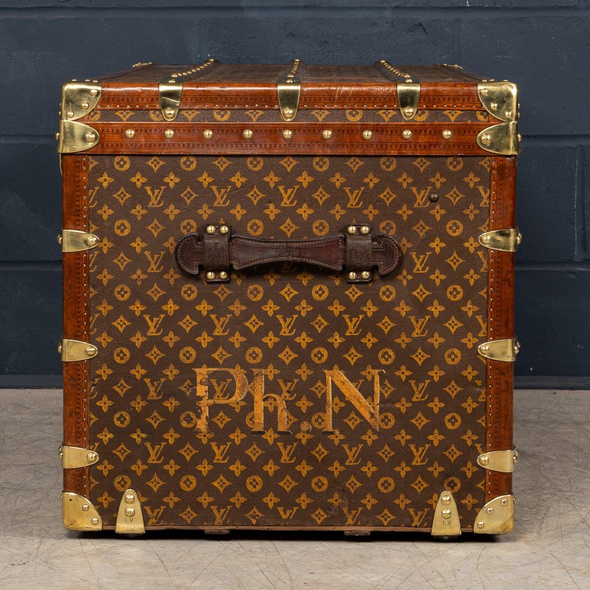 Antique 20th Century Louis Vuitton Trunk In Monogram Canvas, France c.1910 In Good Condition For Sale In Royal Tunbridge Wells, Kent