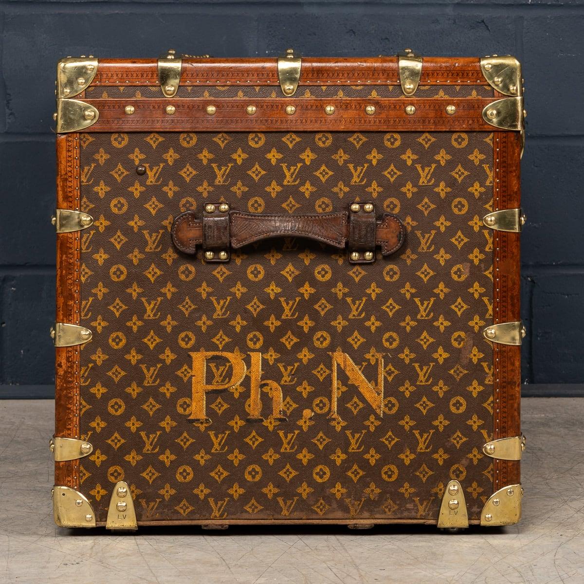 Antique 20th Century Louis Vuitton Trunk In Monogram Canvas, France c.1910 For Sale 1