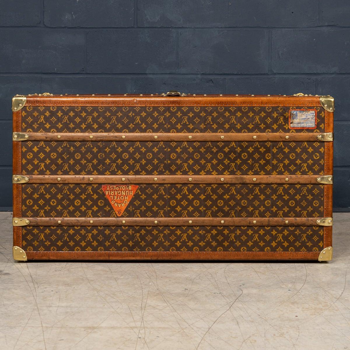Antique 20th Century Louis Vuitton Trunk In Monogram Canvas, France c.1910 For Sale 3