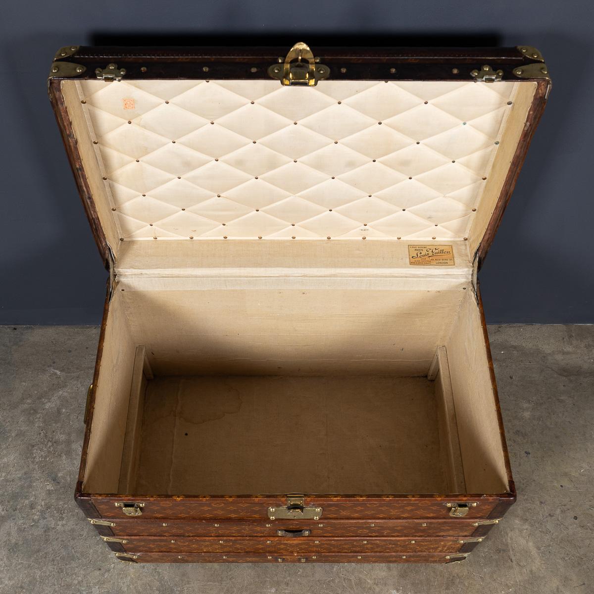 Antico baule Louis Vuitton del XX secolo in tela Monogram, Francia, 1920 ca. in vendita 4