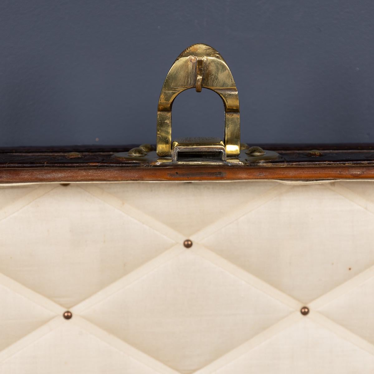 Antico baule Louis Vuitton del XX secolo in tela Monogram, Francia, 1920 ca. in vendita 8