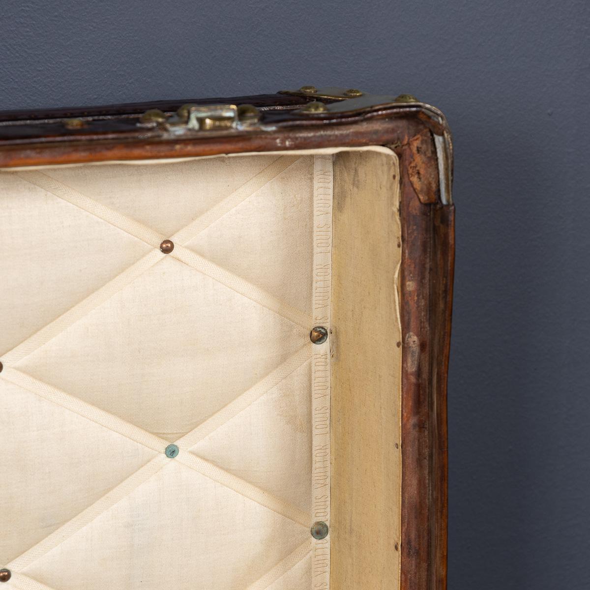 Antico baule Louis Vuitton del XX secolo in tela Monogram, Francia, 1920 ca. in vendita 9