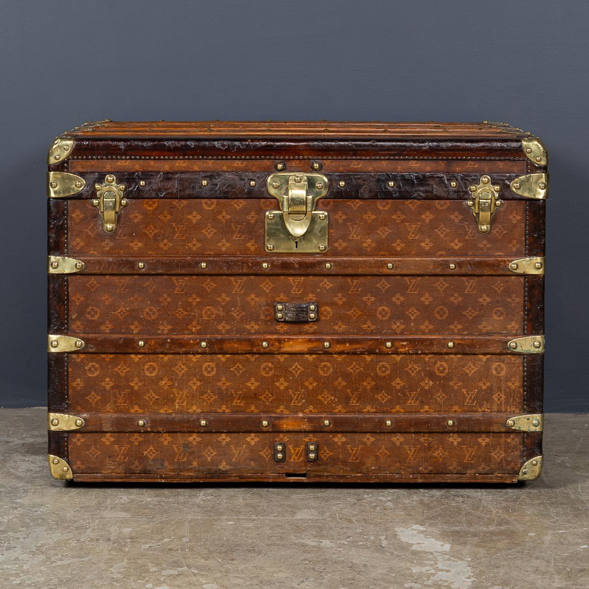 Altro Antico baule Louis Vuitton del XX secolo in tela Monogram, Francia, 1920 ca. in vendita