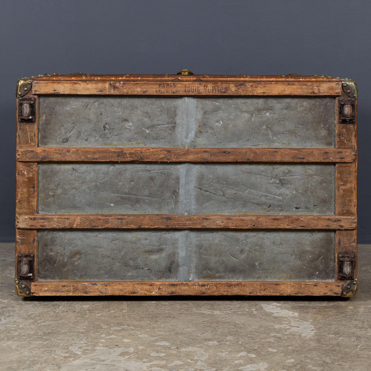 Antico baule Louis Vuitton del XX secolo in tela Monogram, Francia, 1920 ca. in vendita 1
