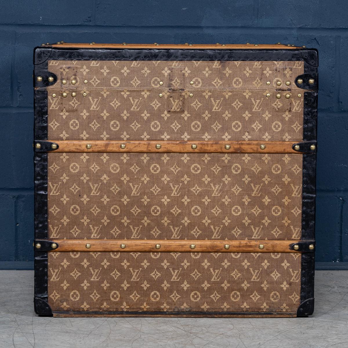 Fabric Antique 20th Century Louis Vuitton Trunk In Woven Canvas, France c.1900 For Sale