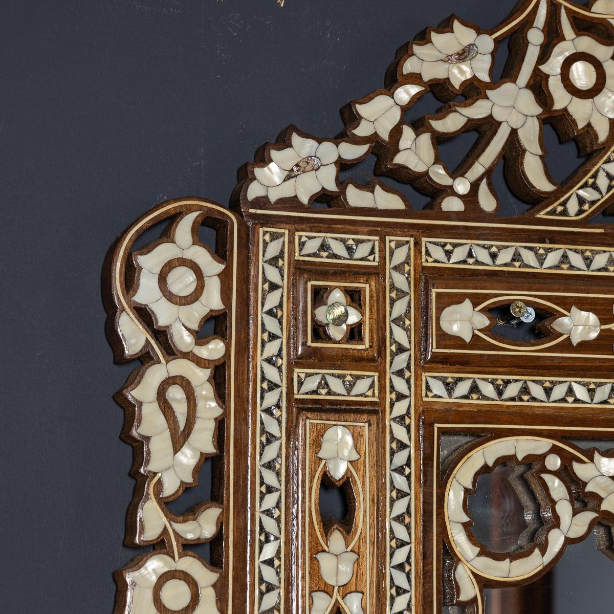 20ième siècle Antique 20ème siècle Moorish Inlaid Levantine Mirror c.1900 en vente