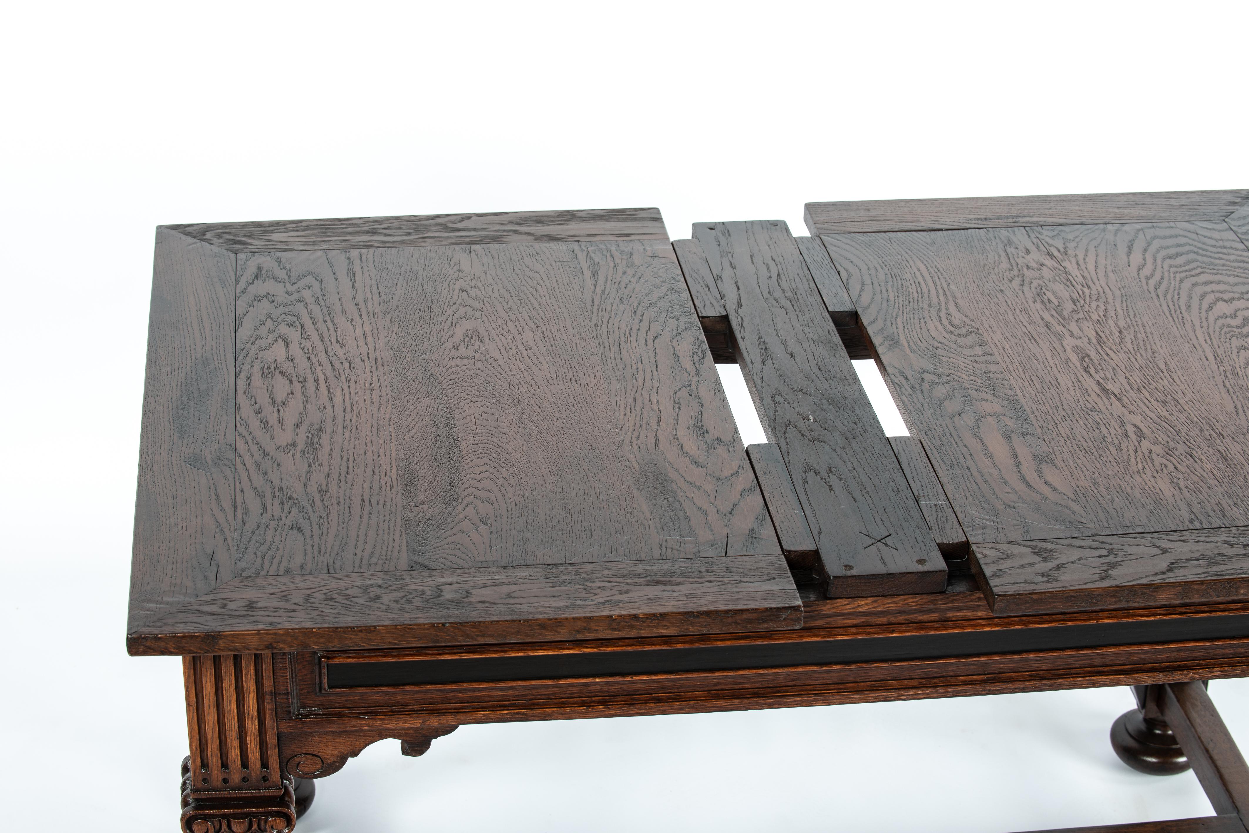 Antique 20th-century  oak  warm brown Dutch Renaissance Extension leaf table For Sale 6