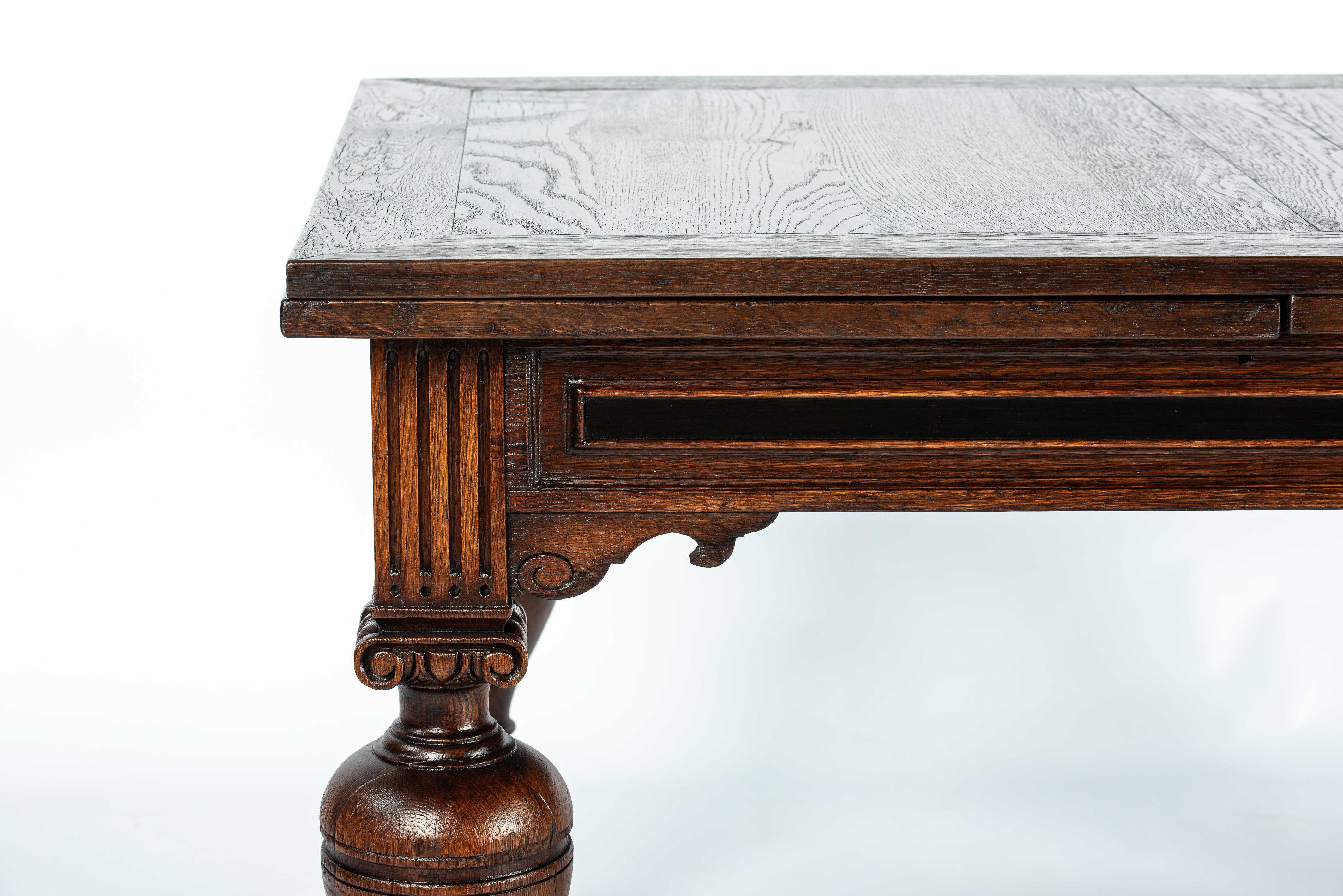 Antique 20th-century  oak  warm brown Dutch Renaissance Extension leaf table For Sale 8