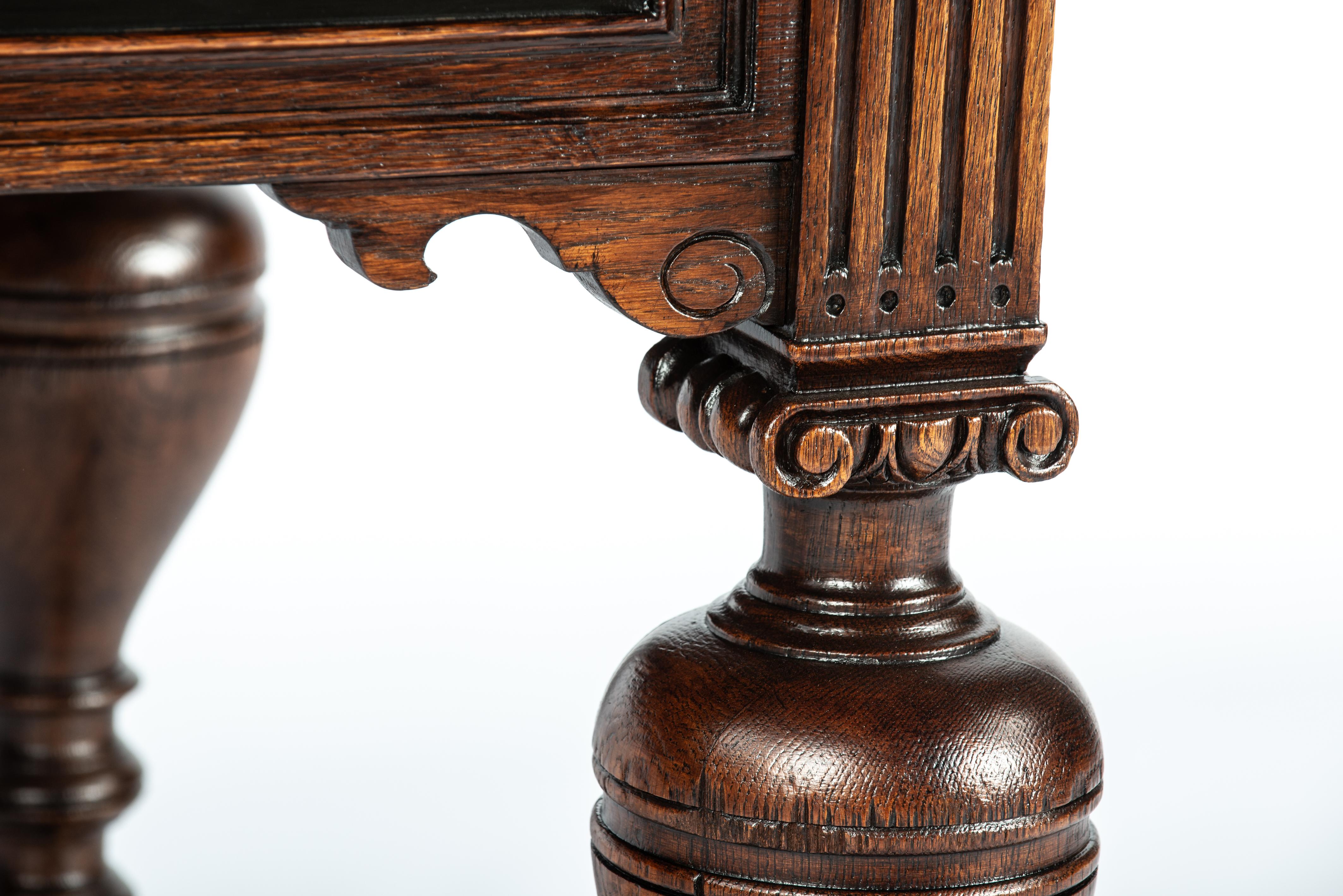 Antique 20th-century  oak  warm brown Dutch Renaissance Extension leaf table For Sale 9